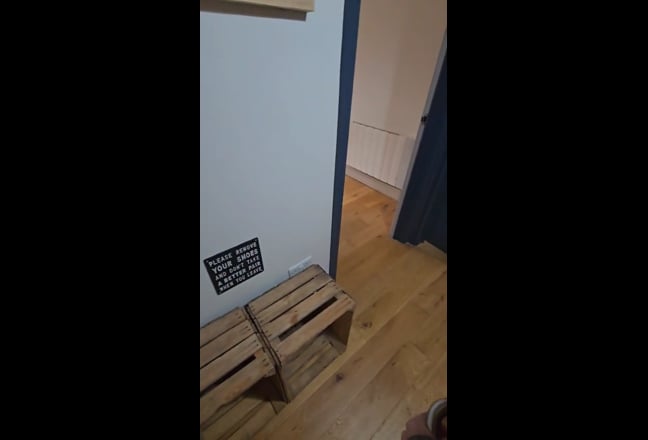 2 bedroom apartment in gated, secure Mews Main Photo