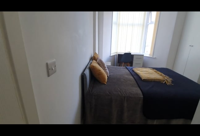 Double En suite Bedroom ⭐️ £100 Cashback! ⭐️  Main Photo