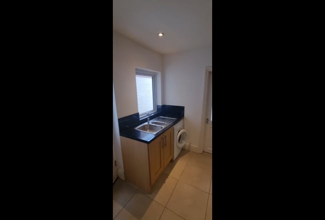 Spacious one bed garden flat (NR) Main Photo