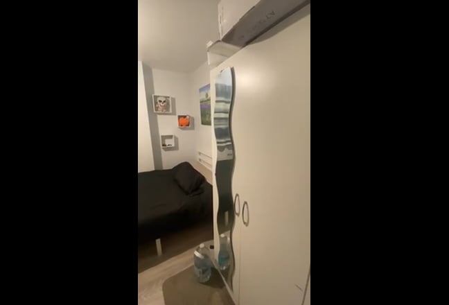 Top floor en-suite room , 5mins to Canary Wharf  Main Photo