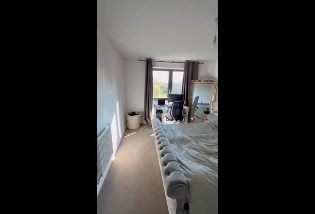 🌷 Double Room in Modern 2-Bedroom Flat  Main Photo