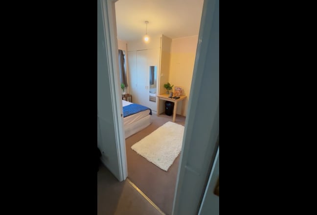  Double Room in 5-Bed House – All Bills Included  Main Photo