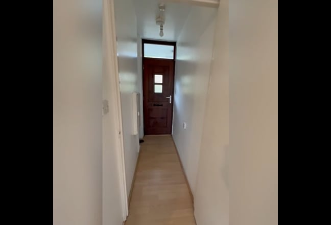 Fully Furnished One-Bedroom Flat – South Quays Main Photo