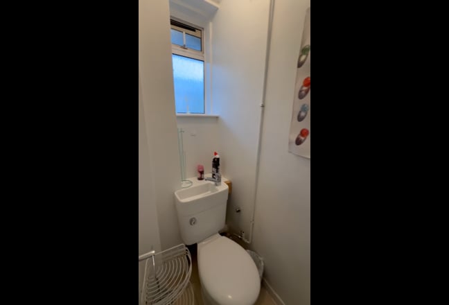 Single Room Next to Kilburn Station  Main Photo
