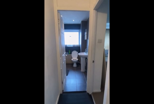 Double Room🤩All Bills Included -Own Fridge in Room Main Photo