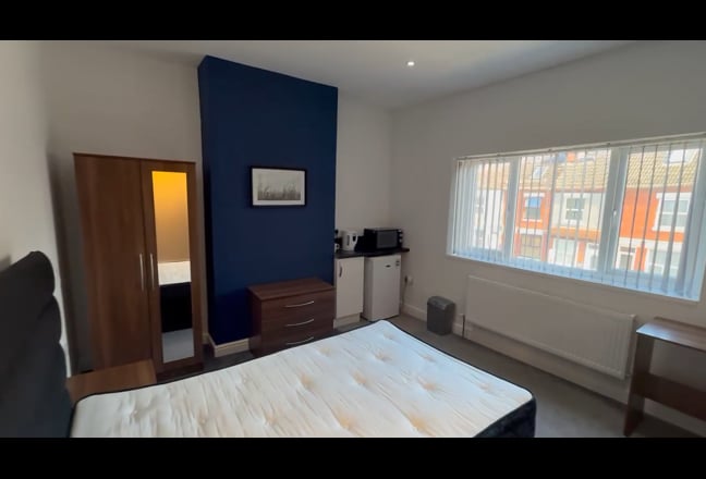 Earlsdon Village Large Ensuite Room Available Nov  Main Photo