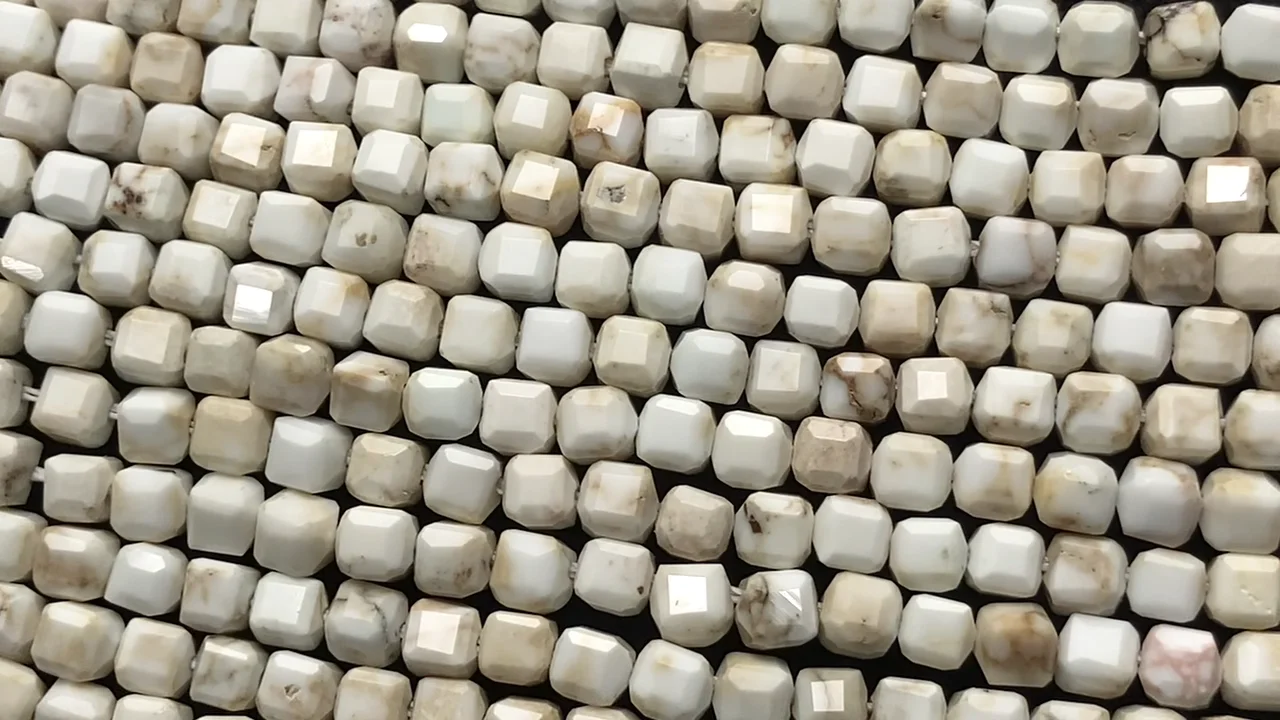 マグネサイト キューブカット3.5×3.5×3.5mm 1連｜天然石ビーズの卸問屋