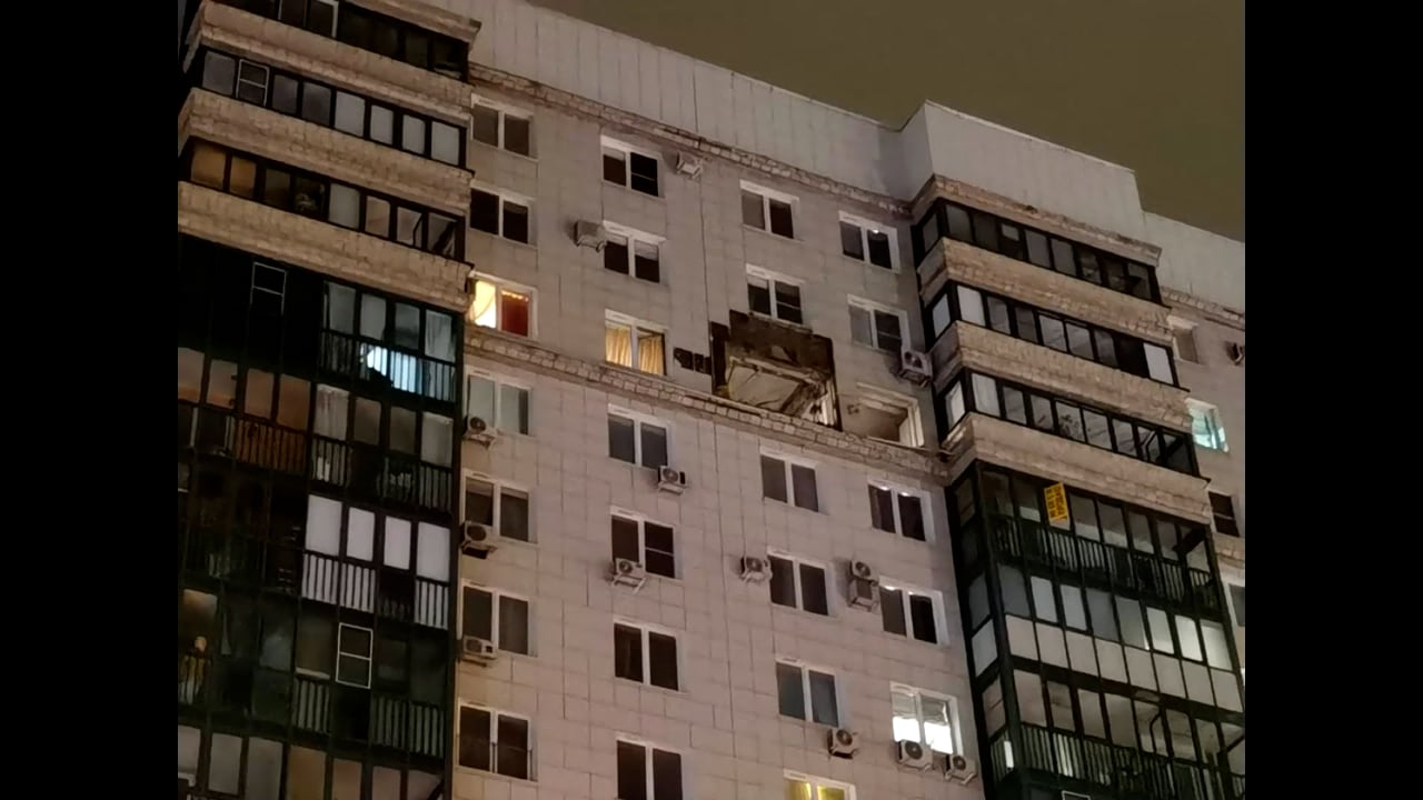 Tragedija: fant detoniral bombo na železniški postaji