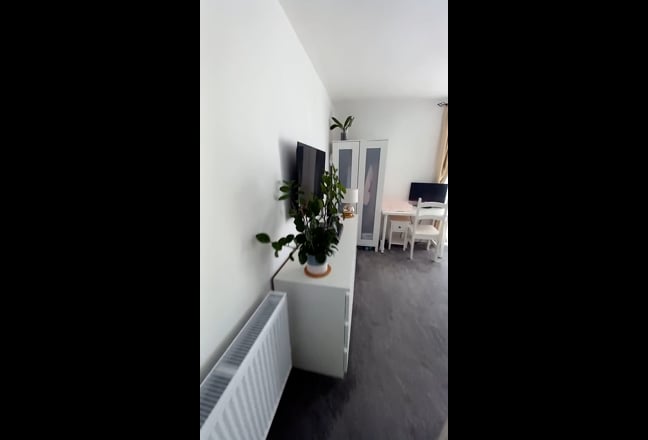 Spacious & Bright Double Room Main Photo