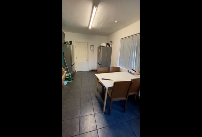 🚨 Large Ensuite Room Move in Now 🚨 Main Photo