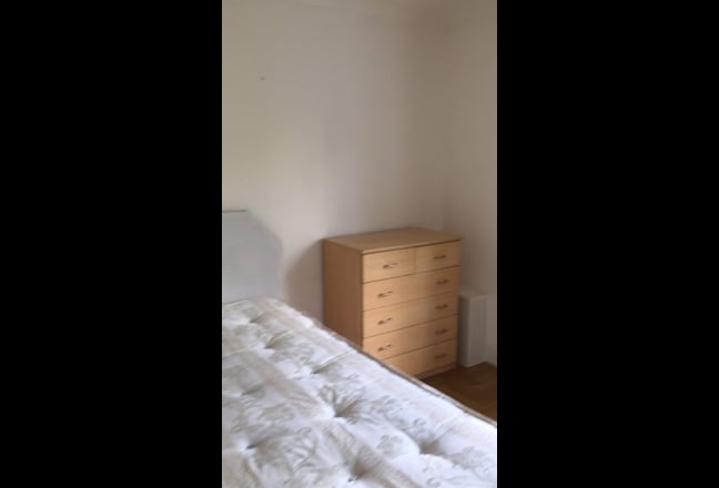 6 Lovely Double Rooms Short Walk to Dlr & Uel Main Photo