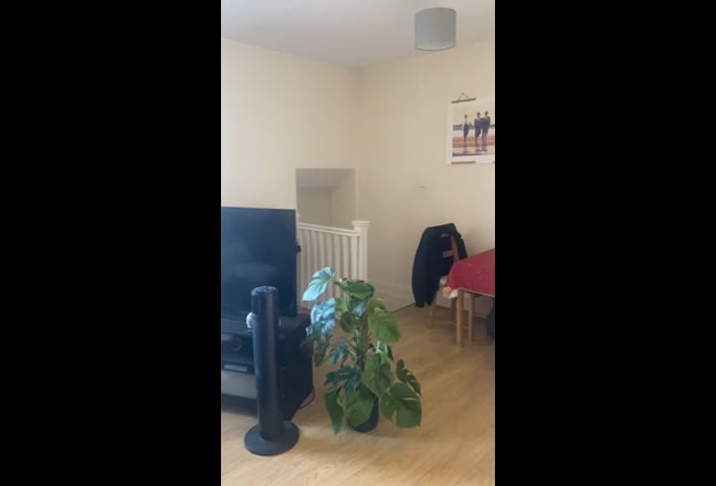 Looking for a cool flatmate in Wimbledon Park Main Photo