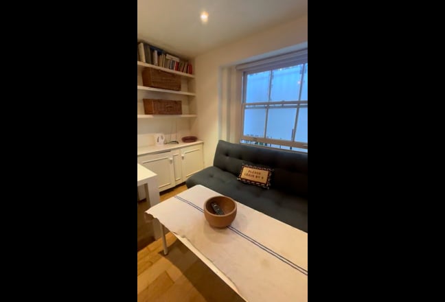 Studio bed/shower/living/kitchenette - short lets  Main Photo
