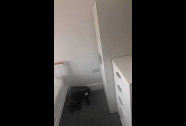 Beautiful Modern Room in a Refurbished 2 Bed Flat Main Photo