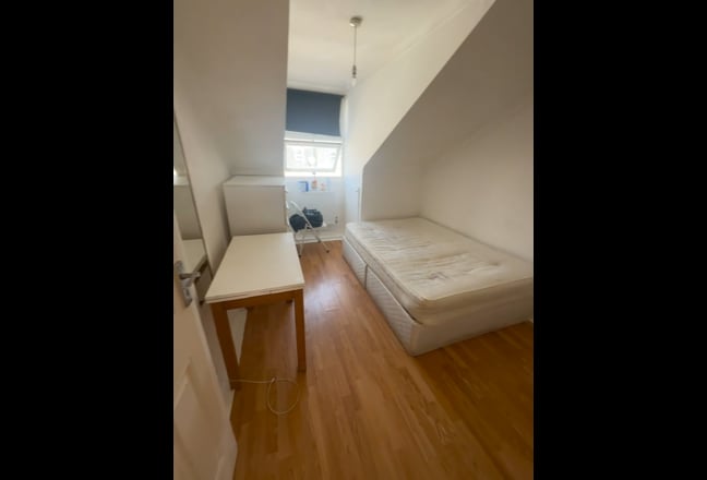 Cosy Room for Rent – Prime Location Between Kensin Main Photo