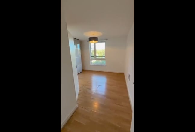 Modern Flat with Balcony&Gym Access | Canada Water Main Photo