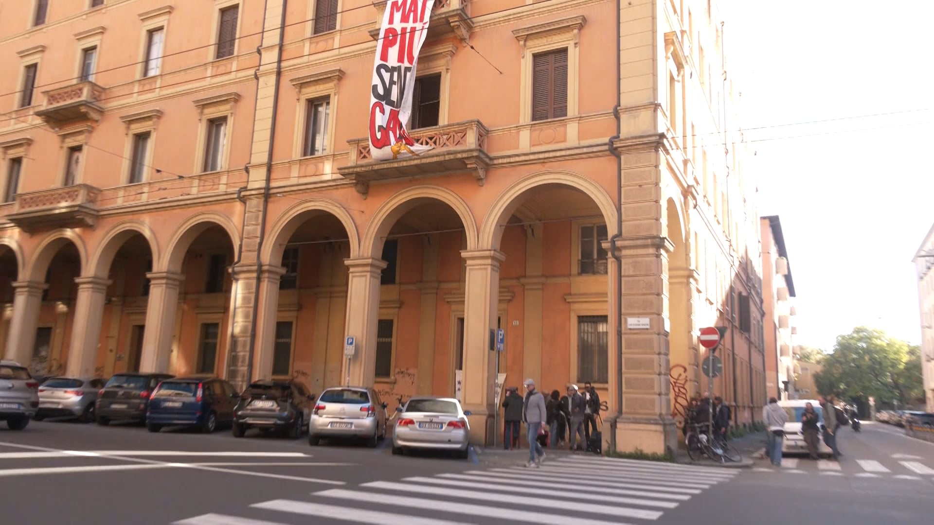 Occupato uno stabile in via don Minzoni a Bologna