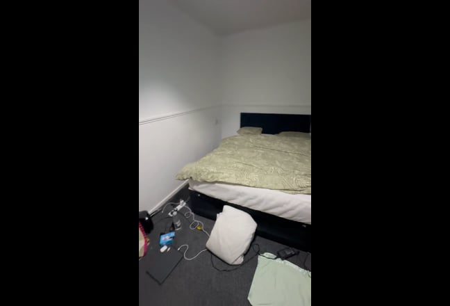 A Spacious Double Room for a couple or 2 people Main Photo