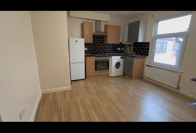 **Spacious 1 Bedroom Flat in Luton Town Centre** Main Photo