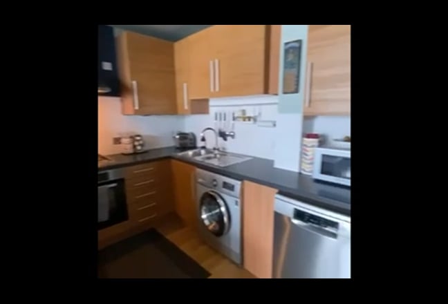 Double Room + Balcony | Aldgate East | Bills Inc. Main Photo