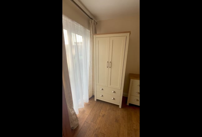 🌸 Female Room for Rent- available now  Main Photo