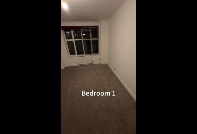Huge Zone 1 Double Room Near Hyde Park  Main Photo