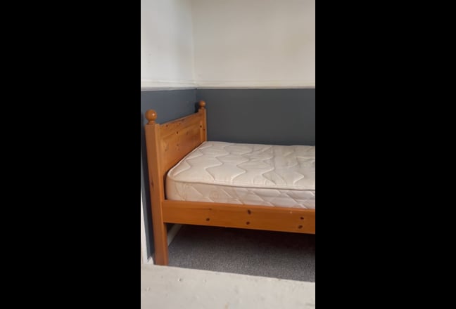 Single room in house share Main Photo