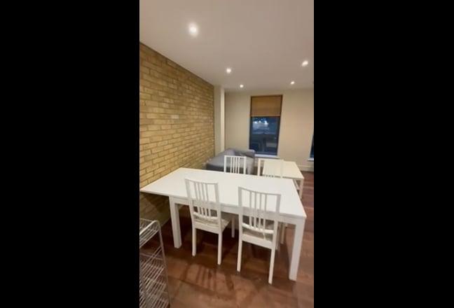 En-suite Double-room - 5 min walk Canning Town 🚉 Main Photo
