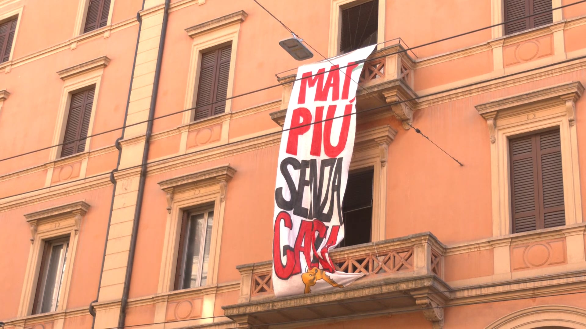 Occupazione via don Minzoni, scatta la denuncia di Asp città di Bologna