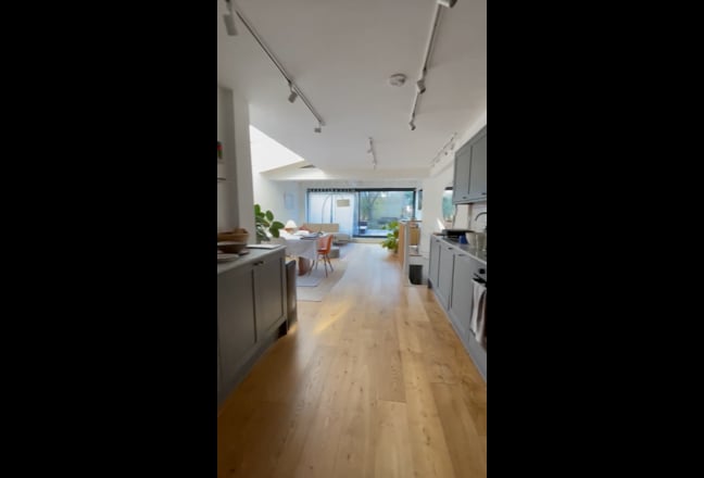 Beautiful house in Clapton Main Photo