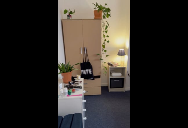 Lovely double room in a 2-bed flat near the river Main Photo