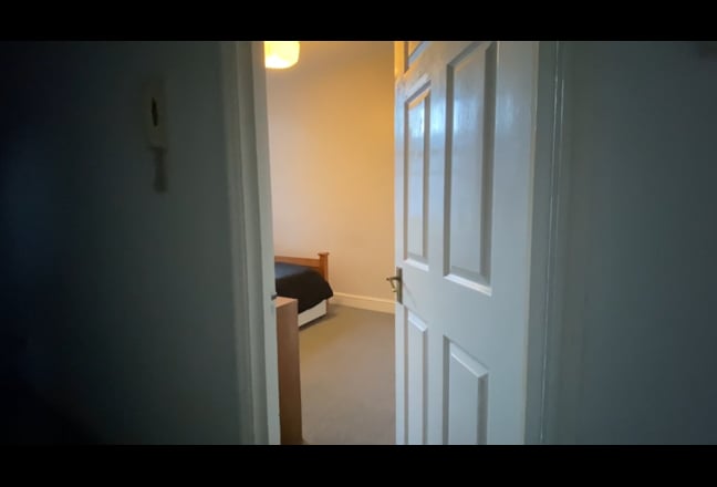 Bright Double Room in Vauxhall Main Photo