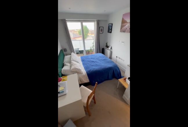 Double room, own bathroom, balcony - new build Main Photo
