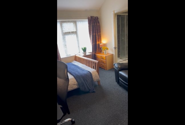 **** En Suite Room in Hanley Near Bus Station**** Main Photo