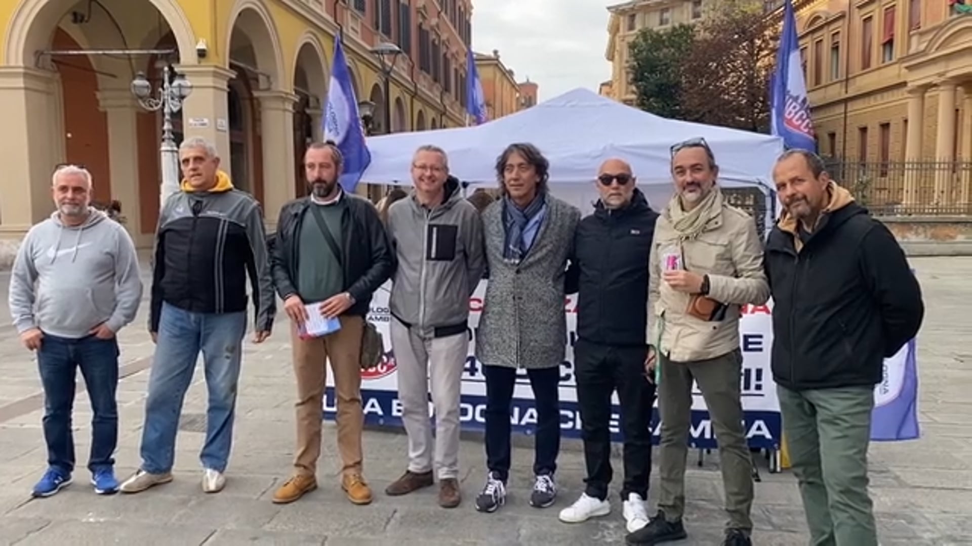 In Piazza XX settembre distribuito gratuitamente alle donne spray al peperoncino