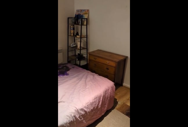 Rare! Modern King En-suite, All-Bills Inc Main Photo