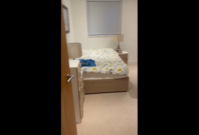 Large En-Suite Room with Balcony and a River View Main Photo