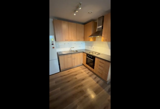 Bedroom Flat with Parking, Gym & Garden View Main Photo