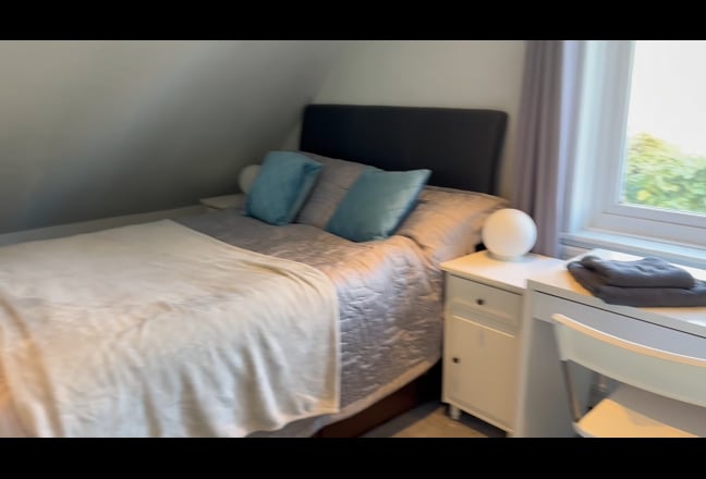 Double, quiet ensuite room in W12 house Main Photo