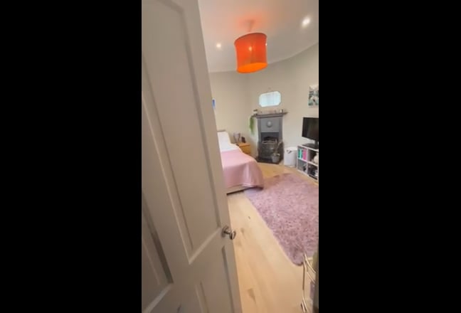 Double Room in Spacious Tooting House Share Main Photo
