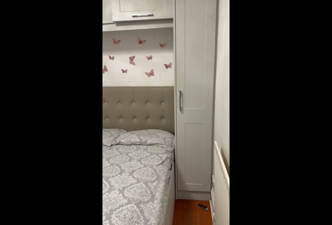 Single Room to let -Female  Main Photo