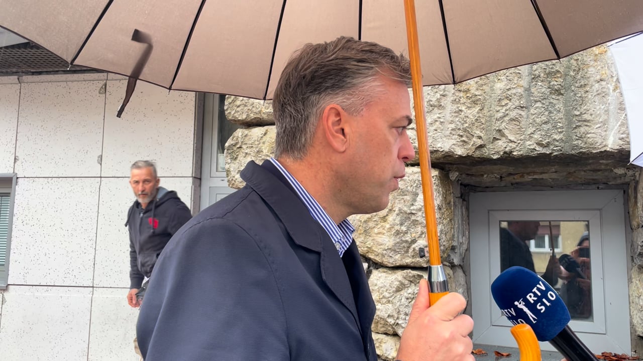 Novo mesto žaluje: prižigajo sveče v spomin na pokojnega očeta #foto
