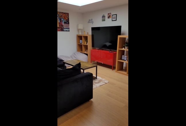 Ensuite double bedroom in 2 bed flat with a garden Main Photo