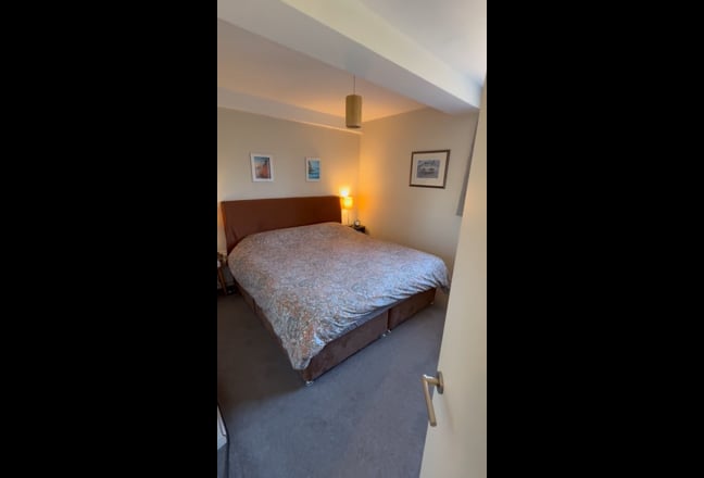 Double room available in Westminster apartment Main Photo