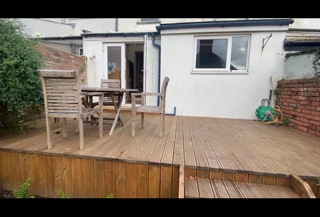 3 large double rooms available (1 en-suite) Main Photo