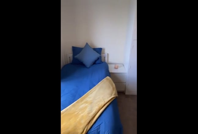 Room Available in Professional House Share Main Photo