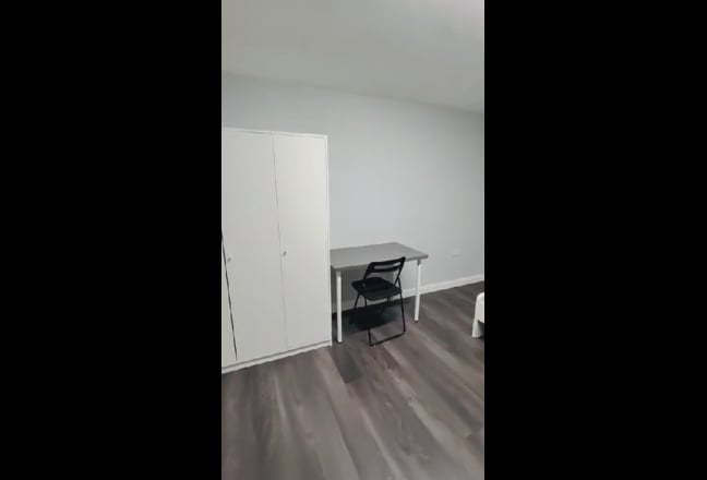 Large double room to rent available now. Main Photo