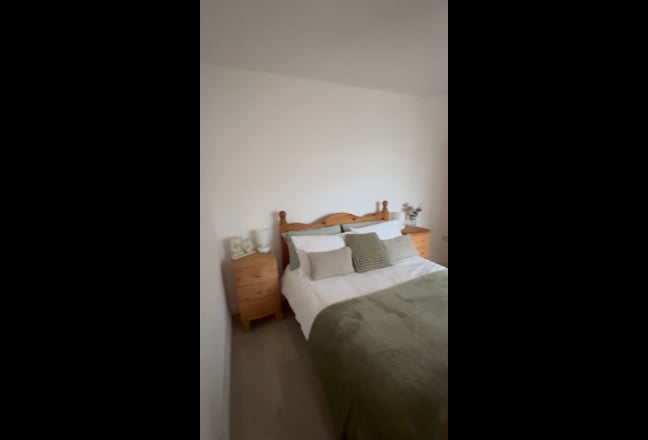 Fully furnished double room(Bills & WiFi Included) Main Photo