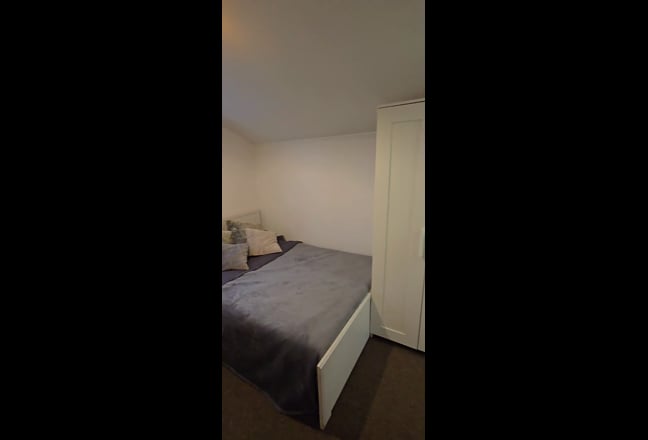 🌟 Double En-Suite Room – Top Floor, Garden facing Main Photo