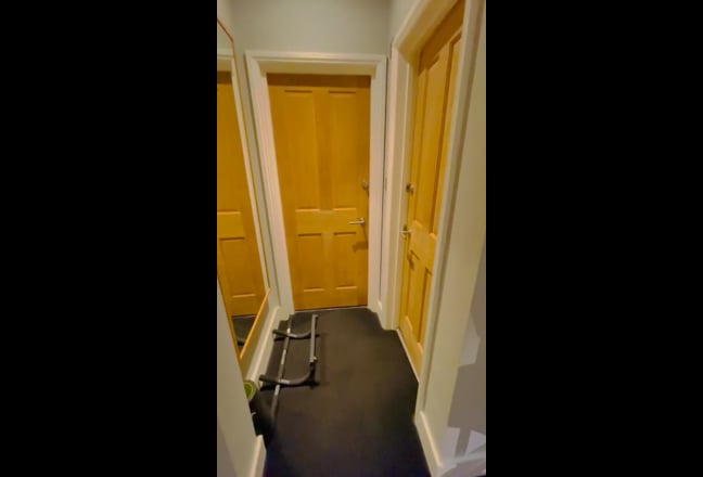 Double room in Balham, opposite pool & gym  Main Photo